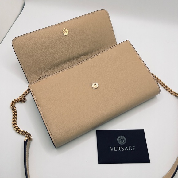 Authentic Versace V Logo Beige Pebbled Leather Chain Shoulder Bag Clutch Purse - Picture 4 of 11